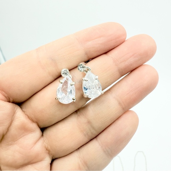 Vintage Avon Signed Elegant Silver Tone Rhinestone Necklace and Earring Set - Picture 2 of 7